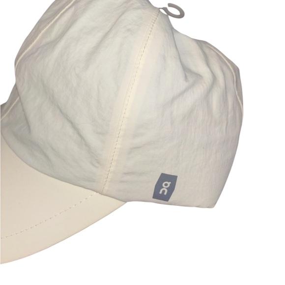 ON Running Off-White Performance Cap Adjustable Lightweight Hat - Picture 2 of 5